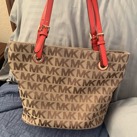 Michael Kors Handbags - Michael Kors Medium Bag